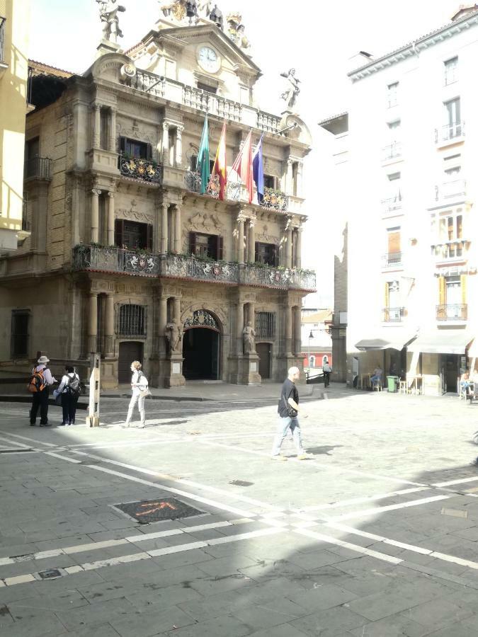 Balcon Curva De Estafeta - Centro Apartment Pamplona Luaran gambar