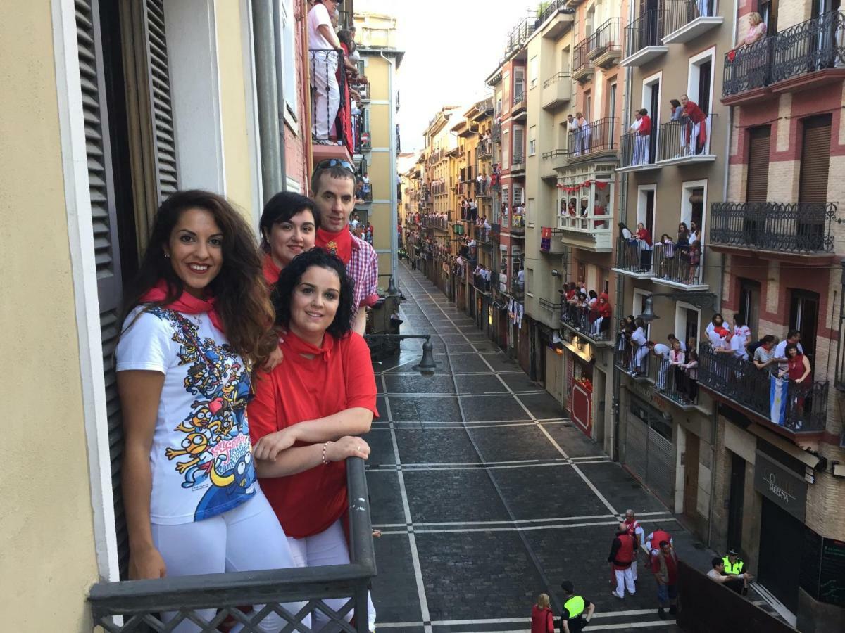 Balcon Curva De Estafeta - Centro Apartment Pamplona Luaran gambar